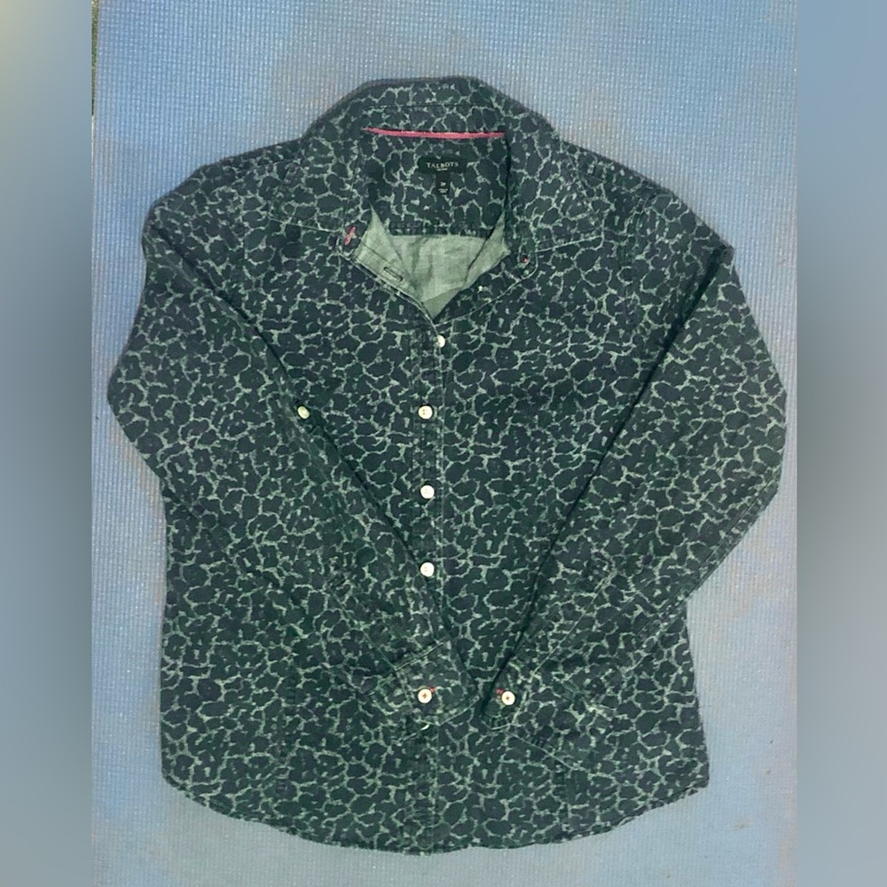 Talbots blue leopard pattern button up shirt size 2 petite